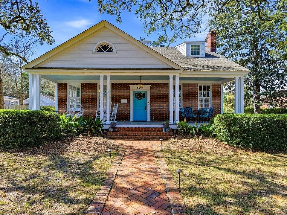 1st image of 1013 Elm St.