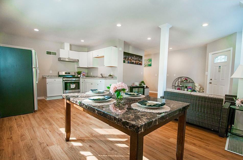 1st image of 569 Arundel St #1