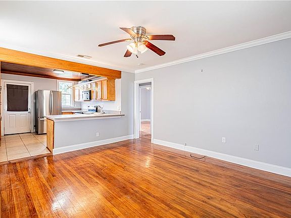 3rd image of 1017 Marian Ave