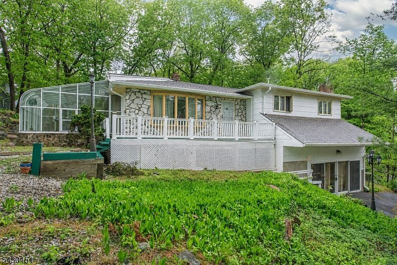 1st image of 82 Highland Ave
