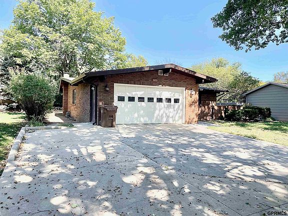 2nd image of 3820 Locust St
