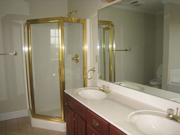 5th image of 1024 Park Place Dr