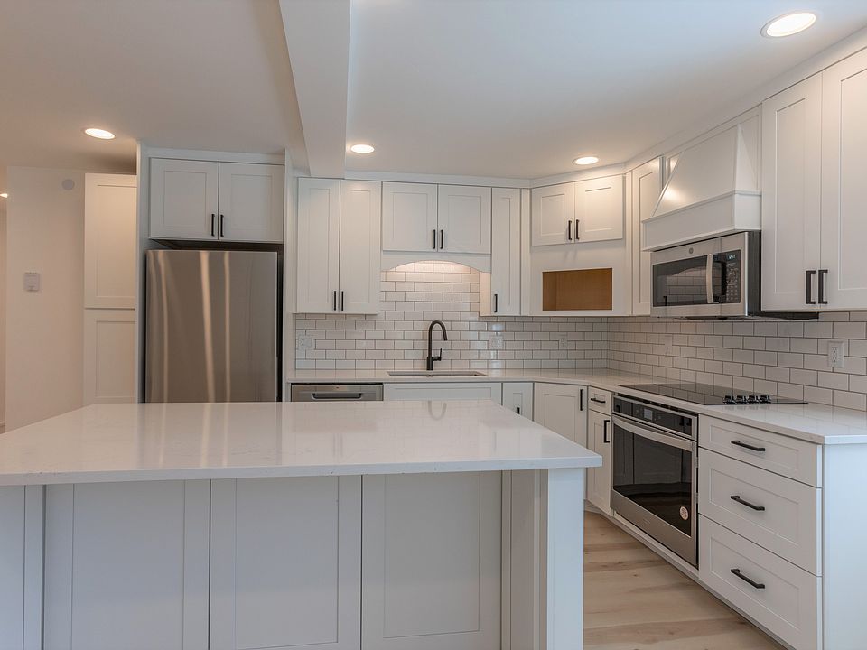1st image of 245 N Glenwood St Unit 3