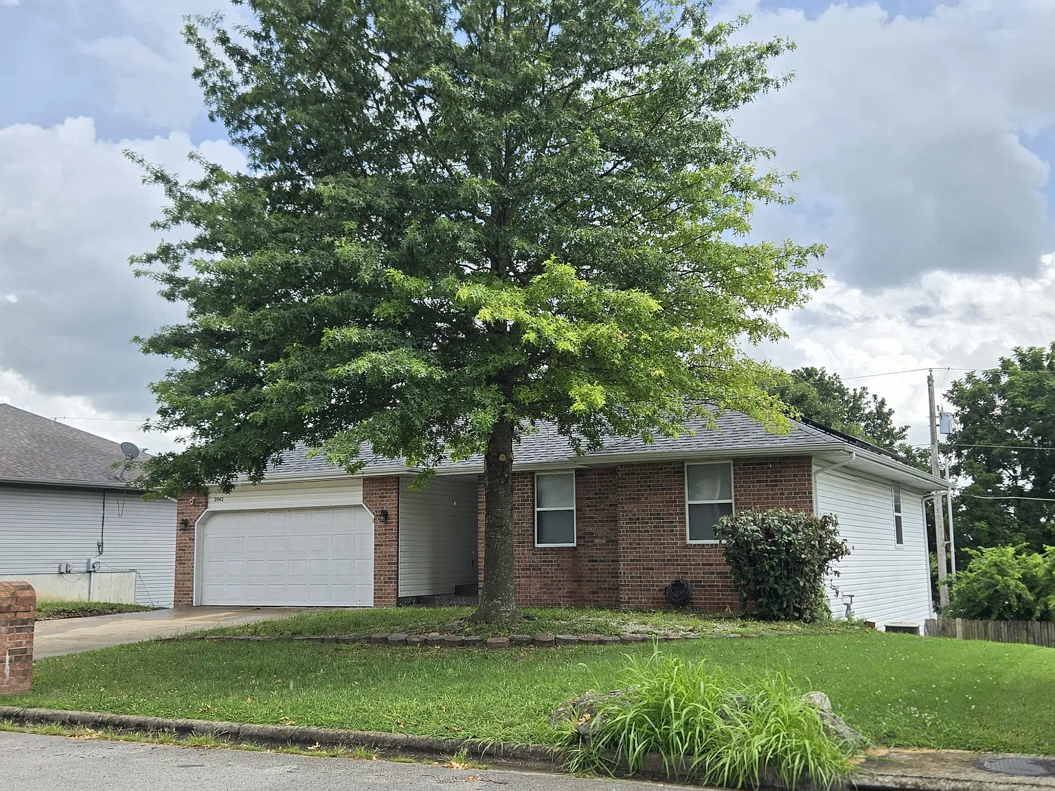 4 bed, 2369 sqft, $2,000 — Photo 2