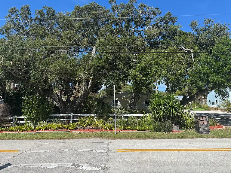 1557 S Banana River Dr — Photo 24