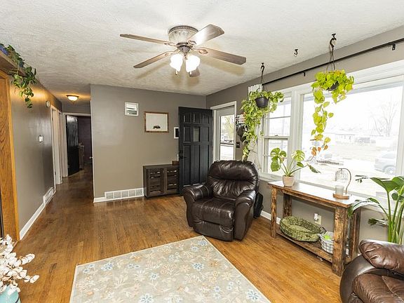 5th image of 1931 Marc St