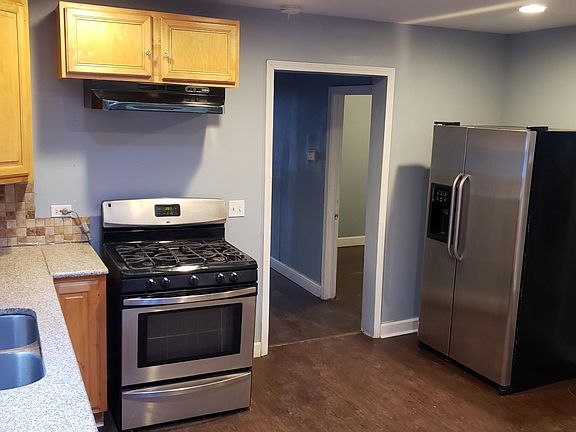 2nd image of 2129 N Kenneth Ave Floor 1
