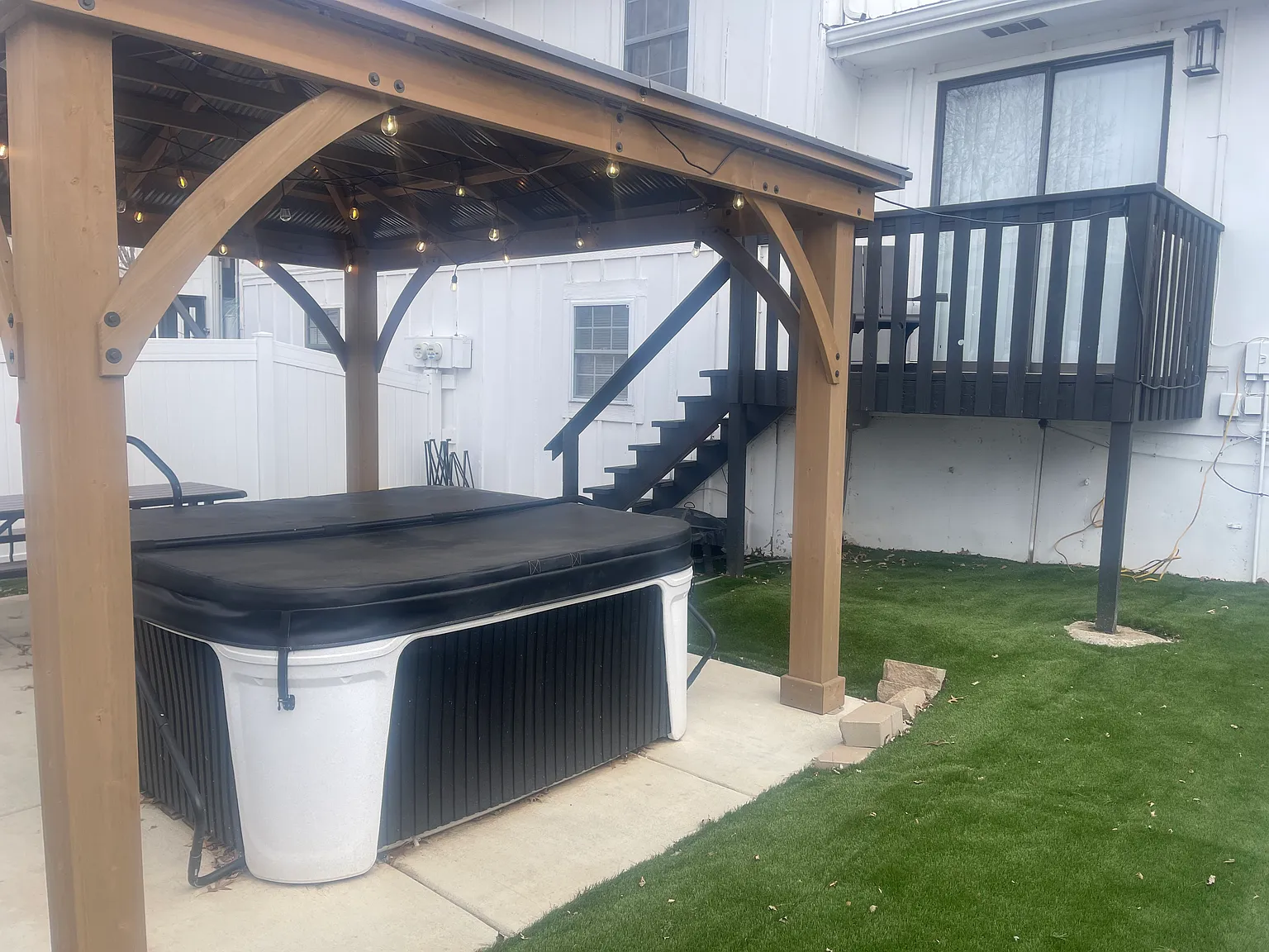 2 bed, 1.5 bath, 1000 sqft, $3,900 — Photo 2