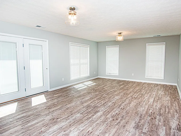 500 Eagle Pointe Dr — Photo 18
