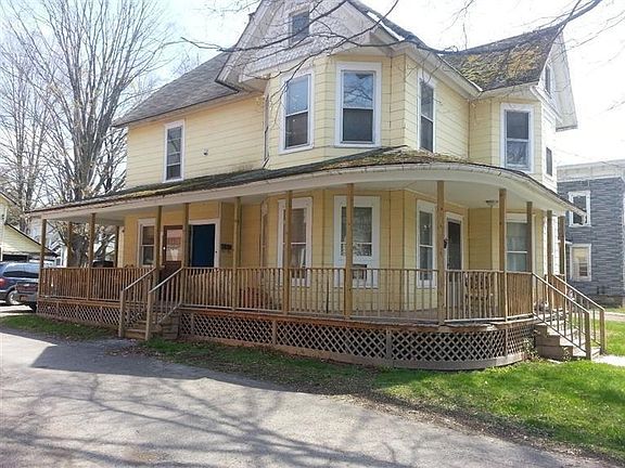 3rd image of 31 Pleasant St