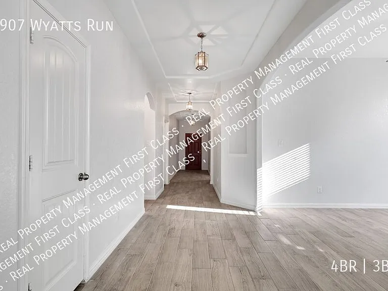 8907 Wyatts Run — Photo 2
