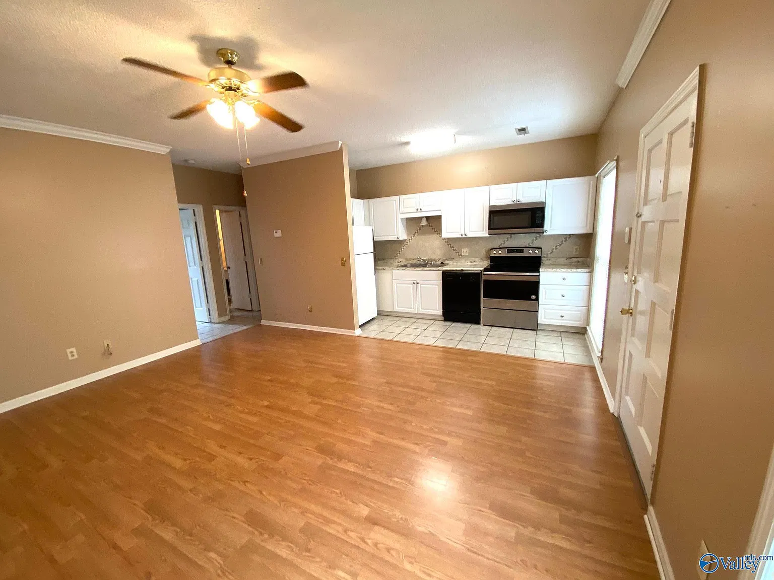 1 bed, 1.0 bath, 640 sqft, $1,100 — Photo 3