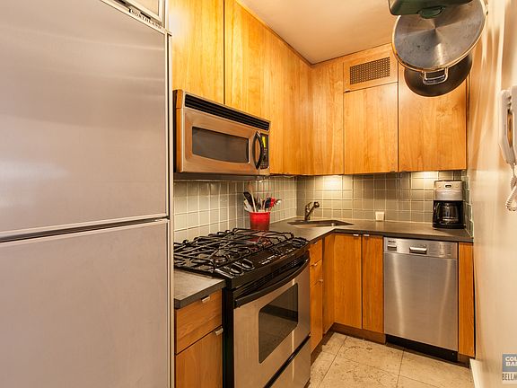 2nd image of 14 Horatio St APT 12D