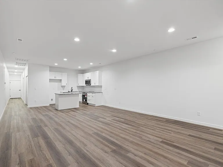 2228 E 4th Ave #1 — Photo 8