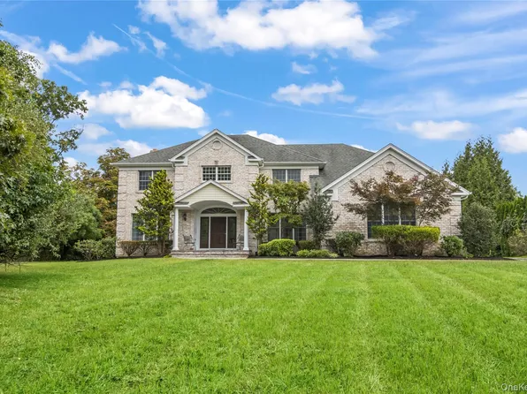 10 Rolling Meadow Lane, Northport, NY 11768