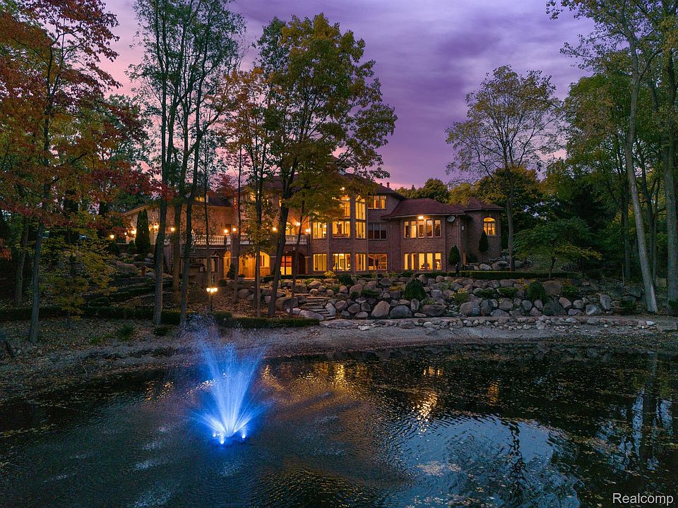 1st image of 255 Camelot Way