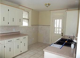 5th image of 405 Olive St