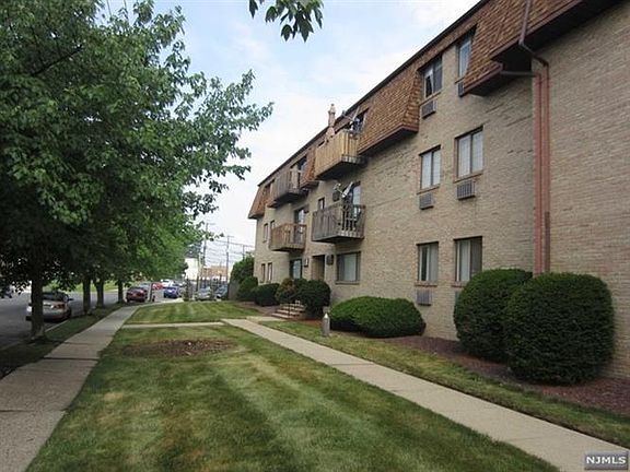 3rd image of 2 Honiss St Unit 19