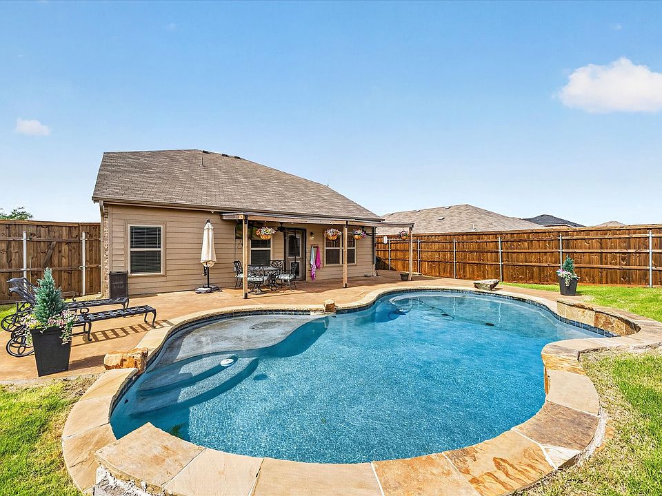 1st image of 502 Azalea Dr