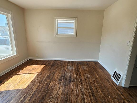 5th image of 219 Main St NE