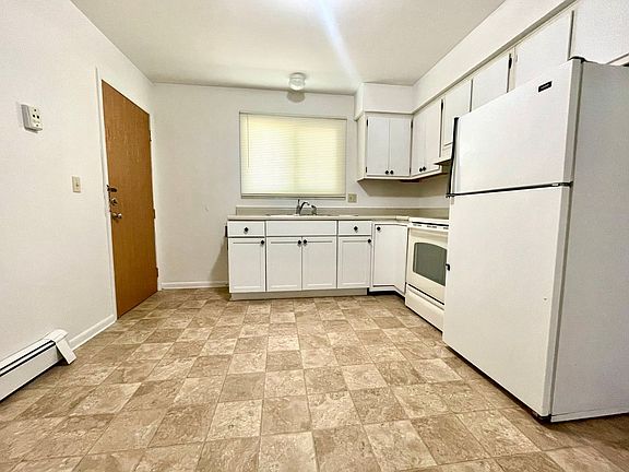 4th image of 2133 Cambridge Dr APT 1-D