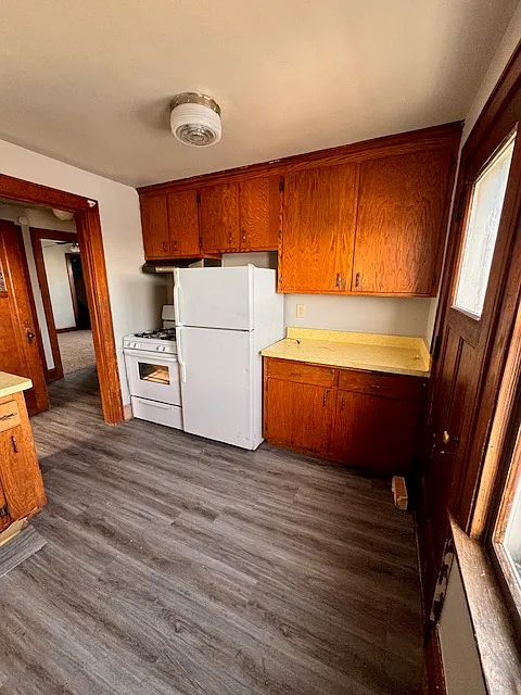 2229 Blake Avenue - 2 — Photo 2