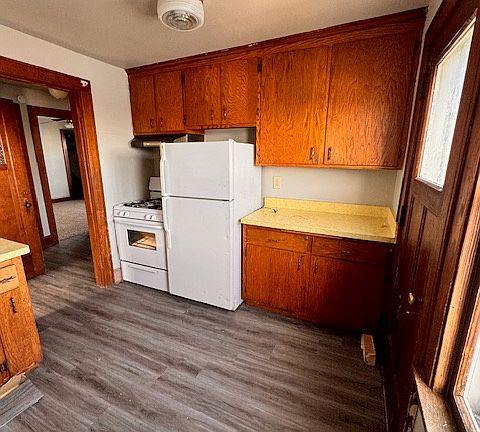 2nd image of 2229 1/2 Blake Ave #2