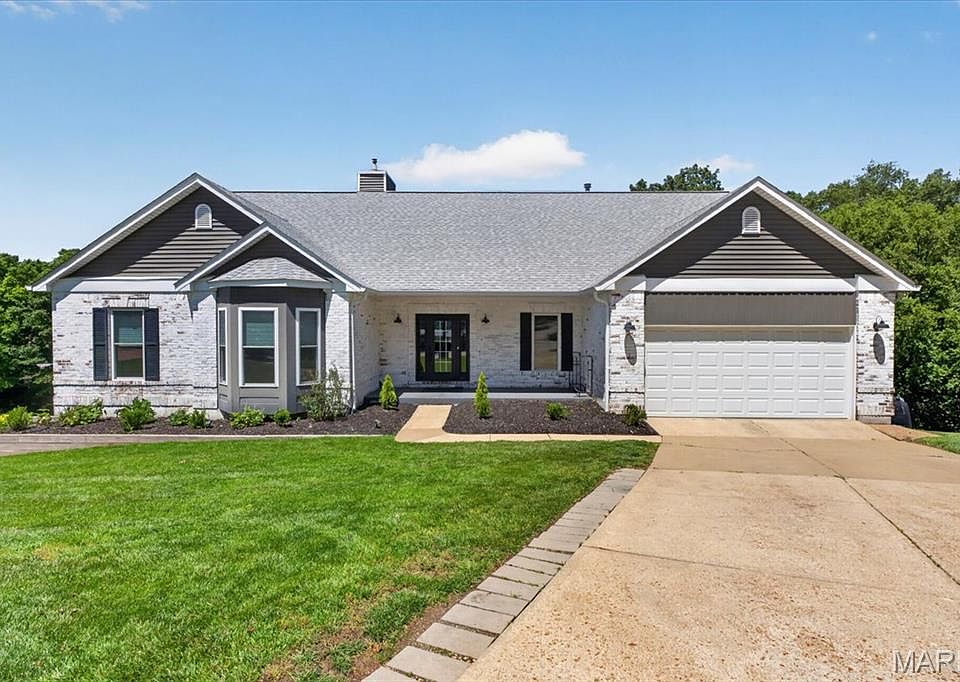 1st image of 215 Cobblefield Ct
