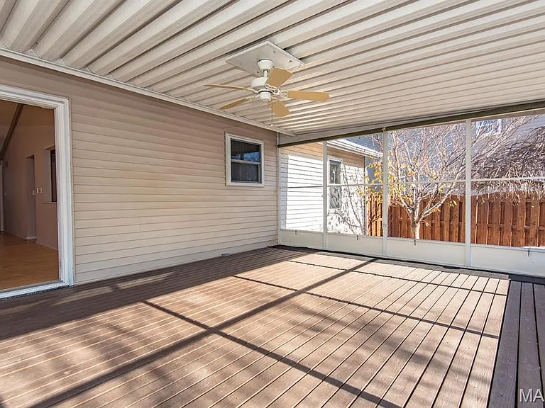 4 Barrington Dr — Photo 37