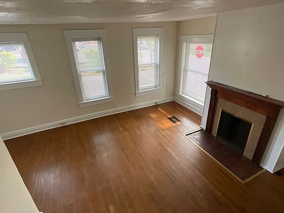 4th image of 323 N Grant St