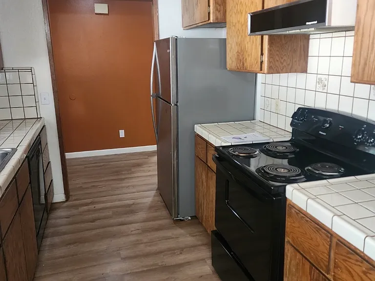 14421 Carnegie Rd — Photo 2