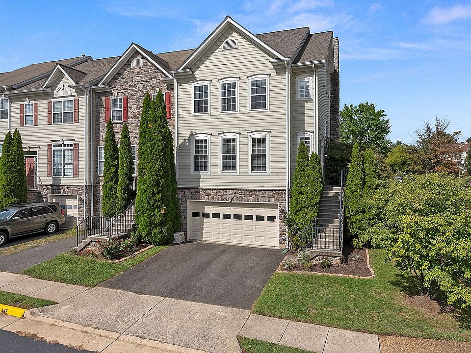1st image of 818 Ferndale Ter NE