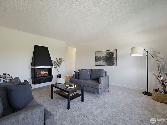 3rd image of 7064 35th Avenue NE #24