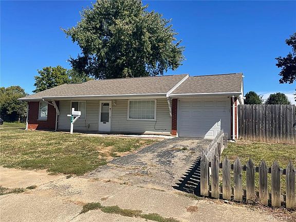 2nd image of 812 Applewood Dr