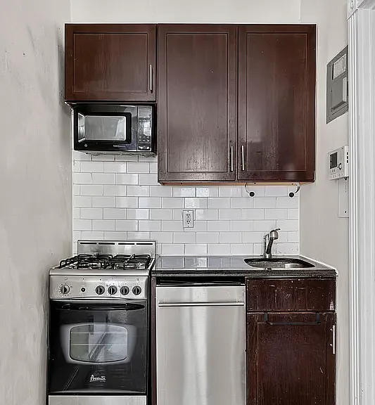 228 E 84th St #1R — Photo 7
