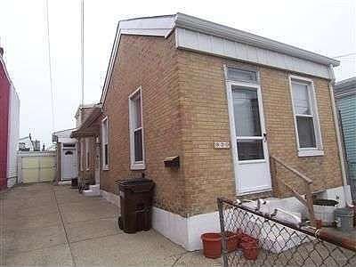 2nd image of 920 Ann St
