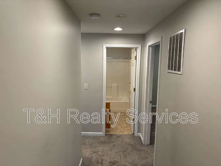 5202 Patterson St — Photo 10