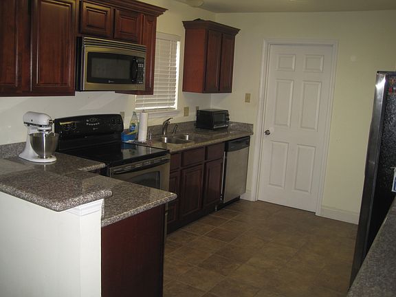 4th image of 530 Dunbar Pl