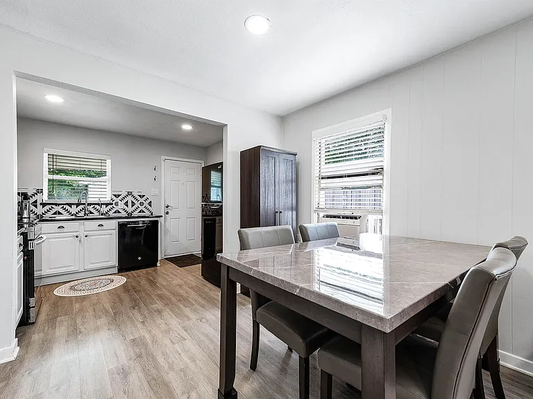 218 Hoffman St — Photo 5