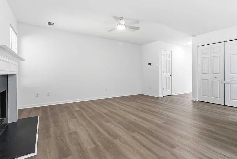 420 Thistle Cv — Photo 9