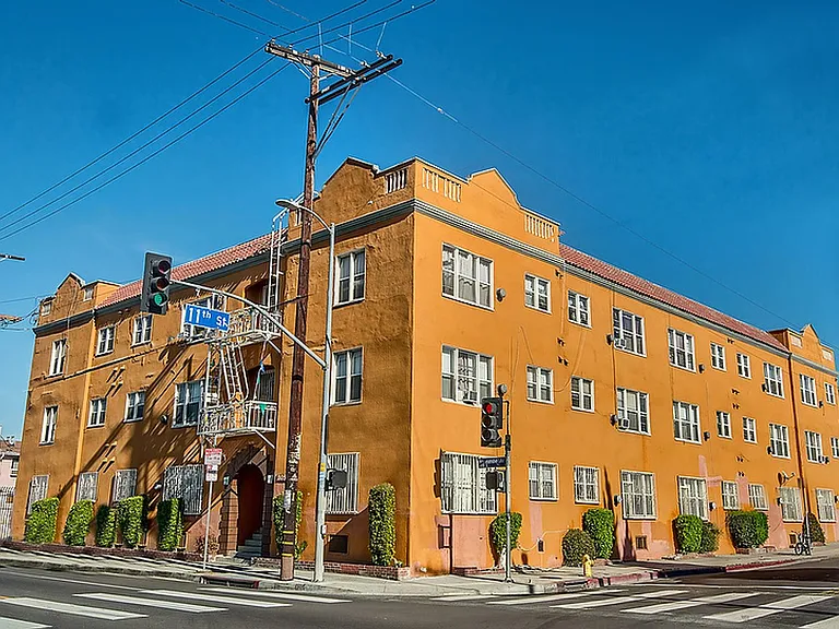 1056 S Normandie Ave — Photo 9