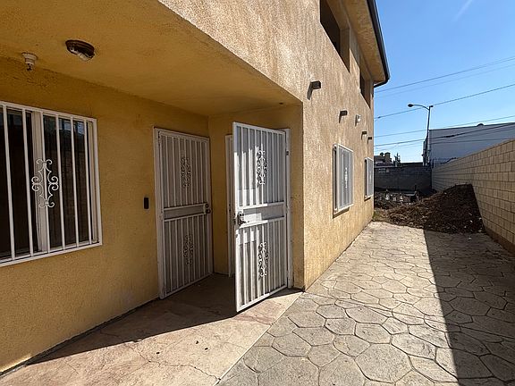 3rd image of 1738 W 85th St APT B