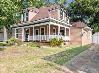 1123 W Gandy St, Denison, TX 75020