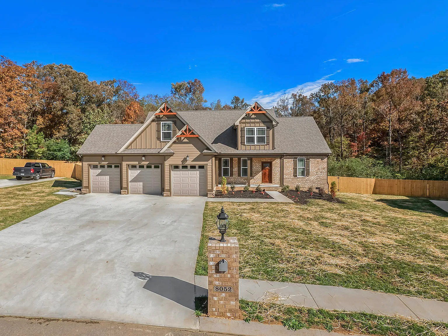 6 bed, 3434 sqft, $3,800 — Photo 2