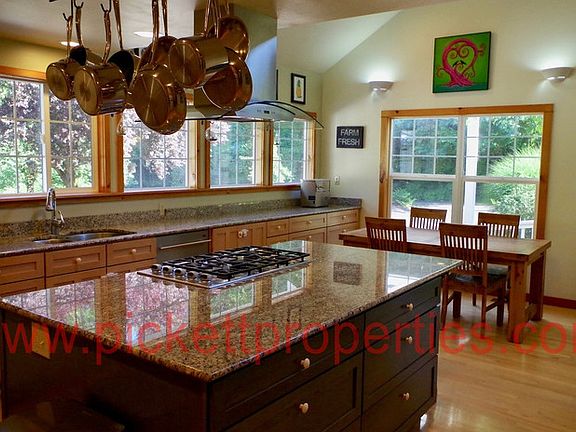 5th image of 18885 Viking Way NW