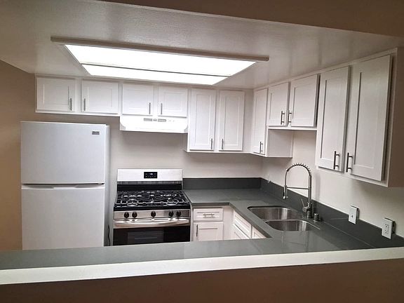 2nd image of 815 Centinela Ave APT 101