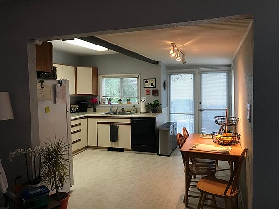 kitchen/dining room