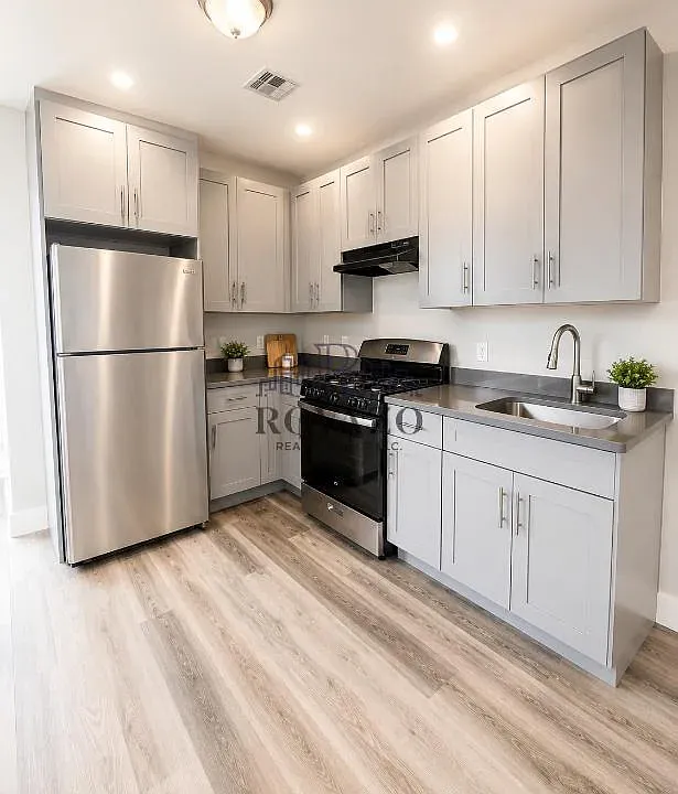 186 Hawthorne Ave #2L
