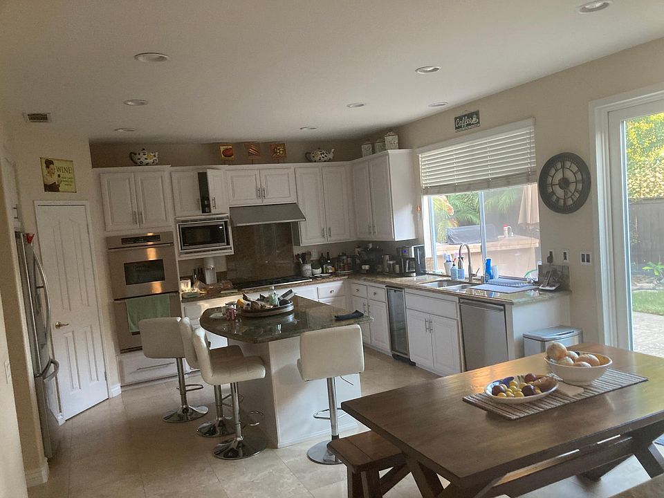 1st image of 984 Rosal Ct