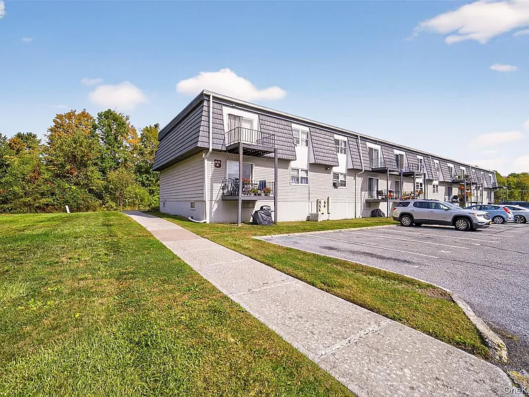 4 White Gate Rd #K — Photo 34